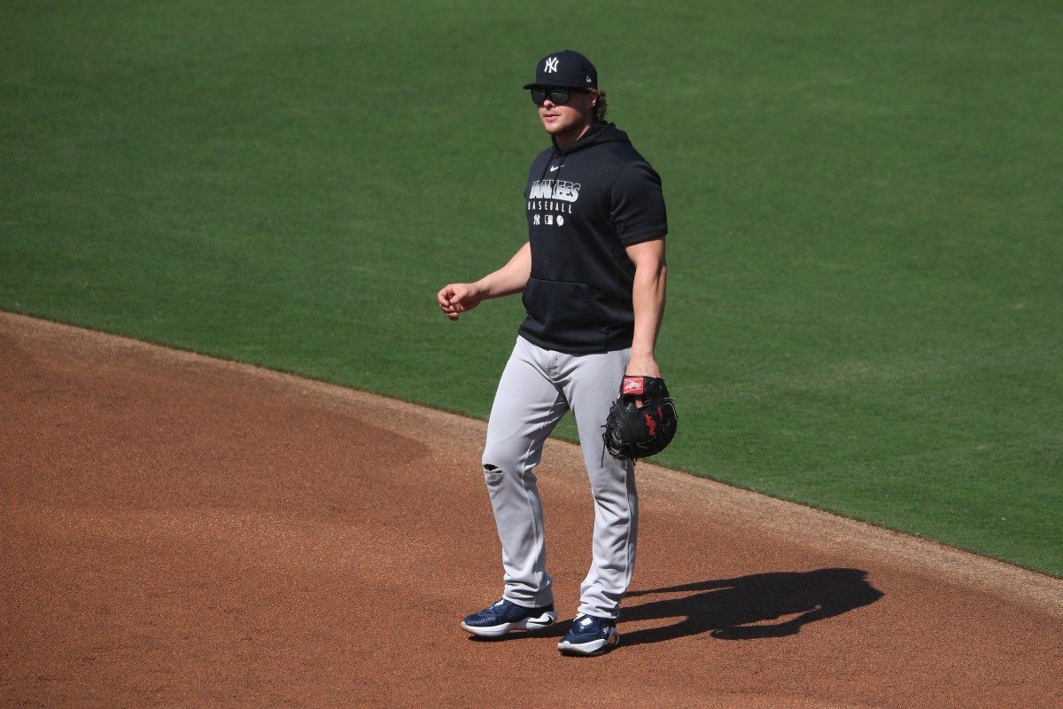 Yankees 1B Luke Voit practicing defense